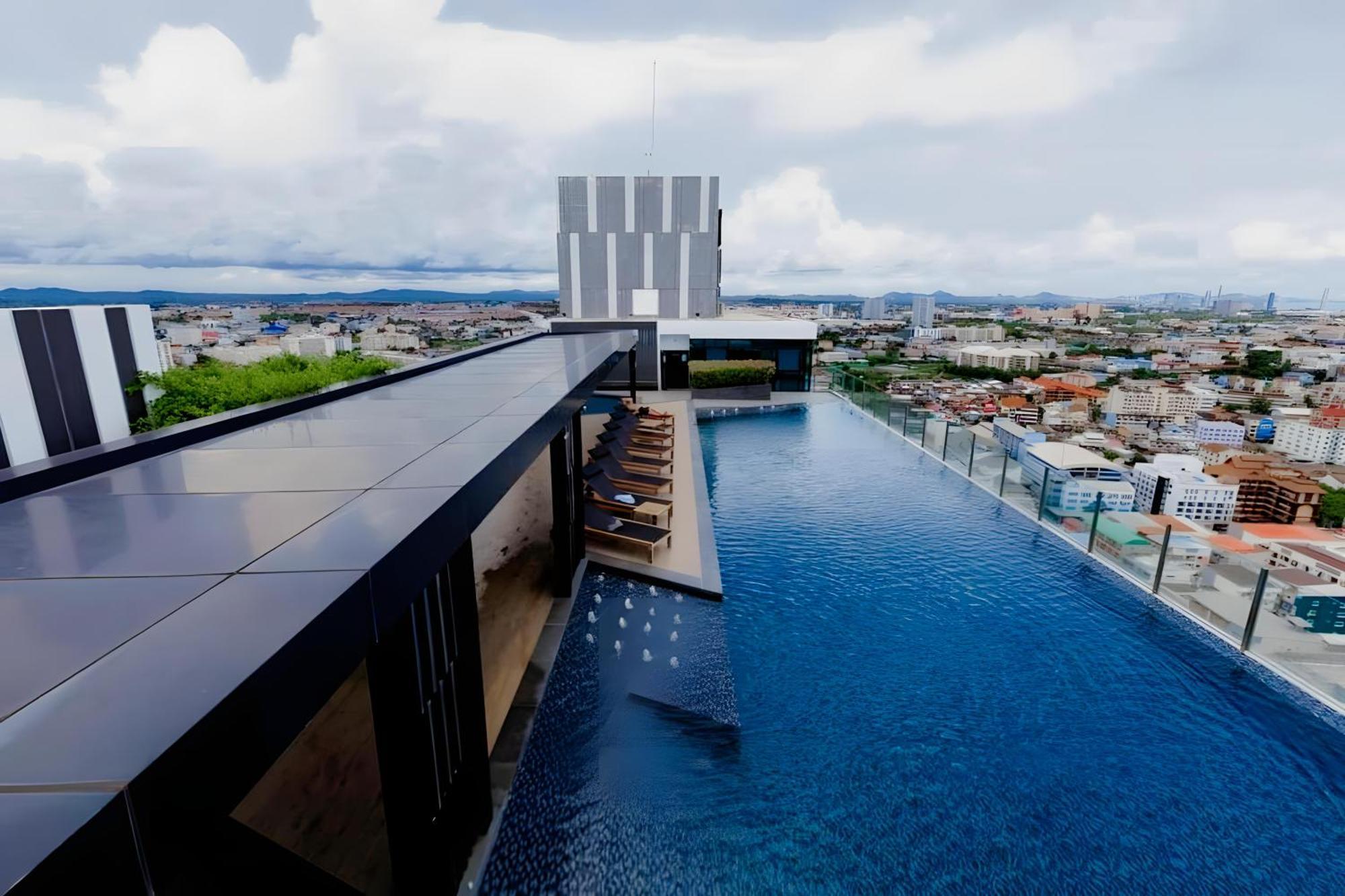 The Base Apartments At Central Pattaya Luaran gambar