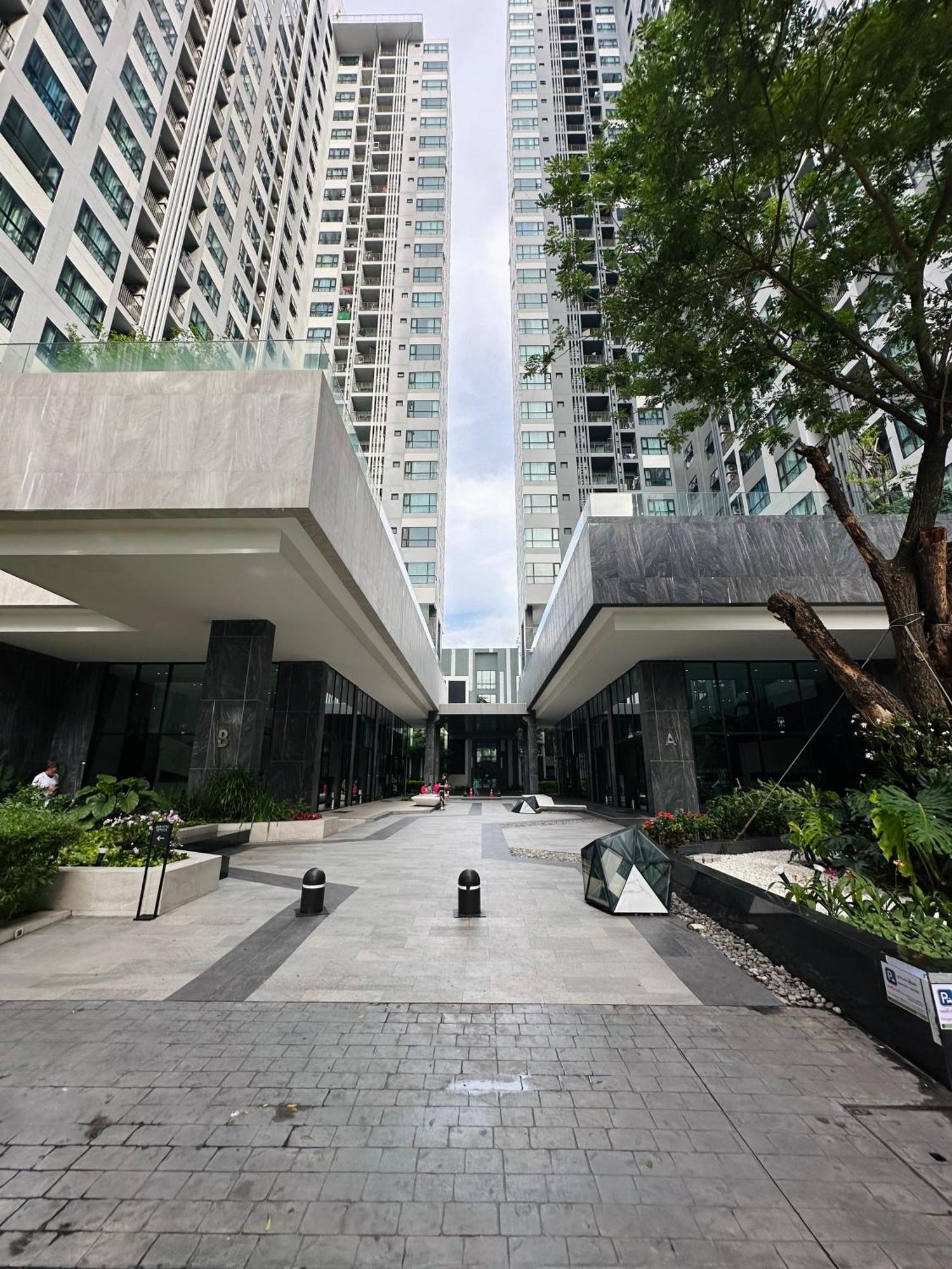 The Base Apartments At Central Pattaya Luaran gambar